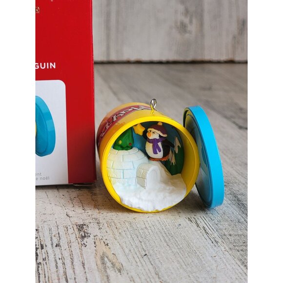 Hallmark Play-Doh penguin Hasbro ornament Xmas - Picture 2 of 8